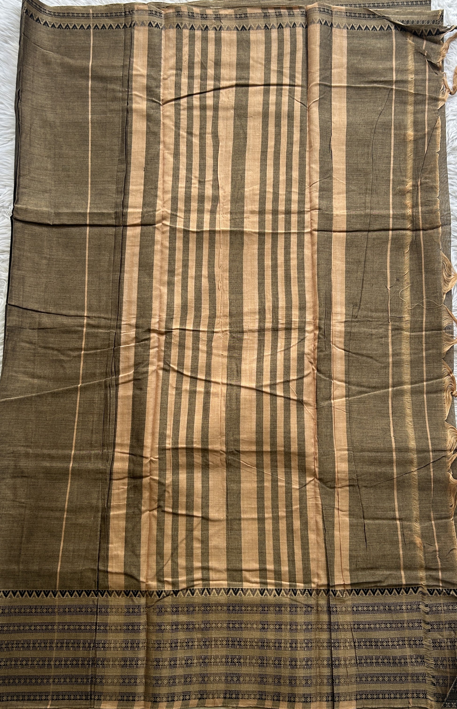 Narayanpet Cotton Saree Dark Gray Colored Complemented with a Thread Border. - Sampradaya Designer Studio