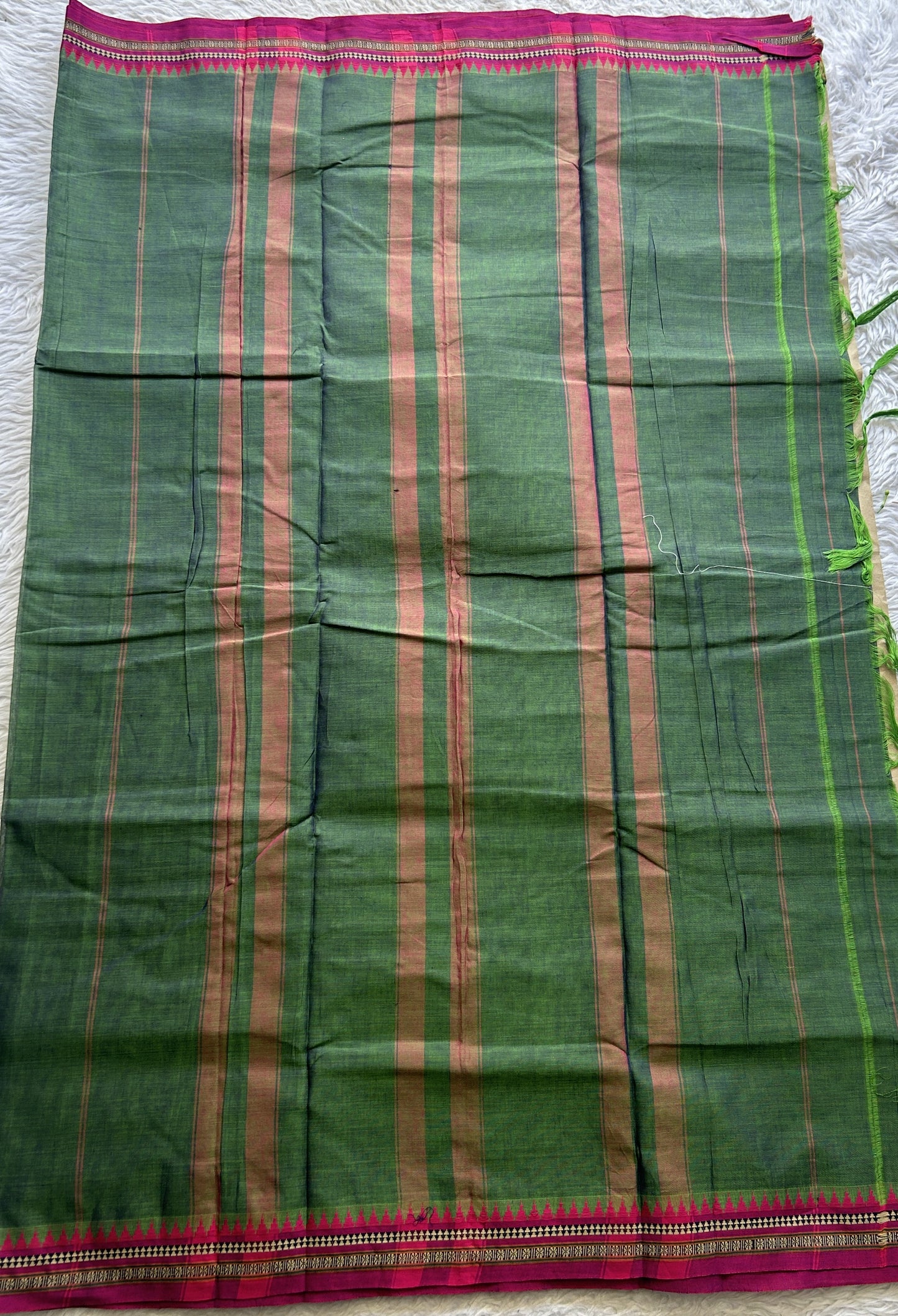 Narayanpet Cotton Saree Leaf Green Colored Complemented with a Thread Border. - Sampradaya Designer Studio