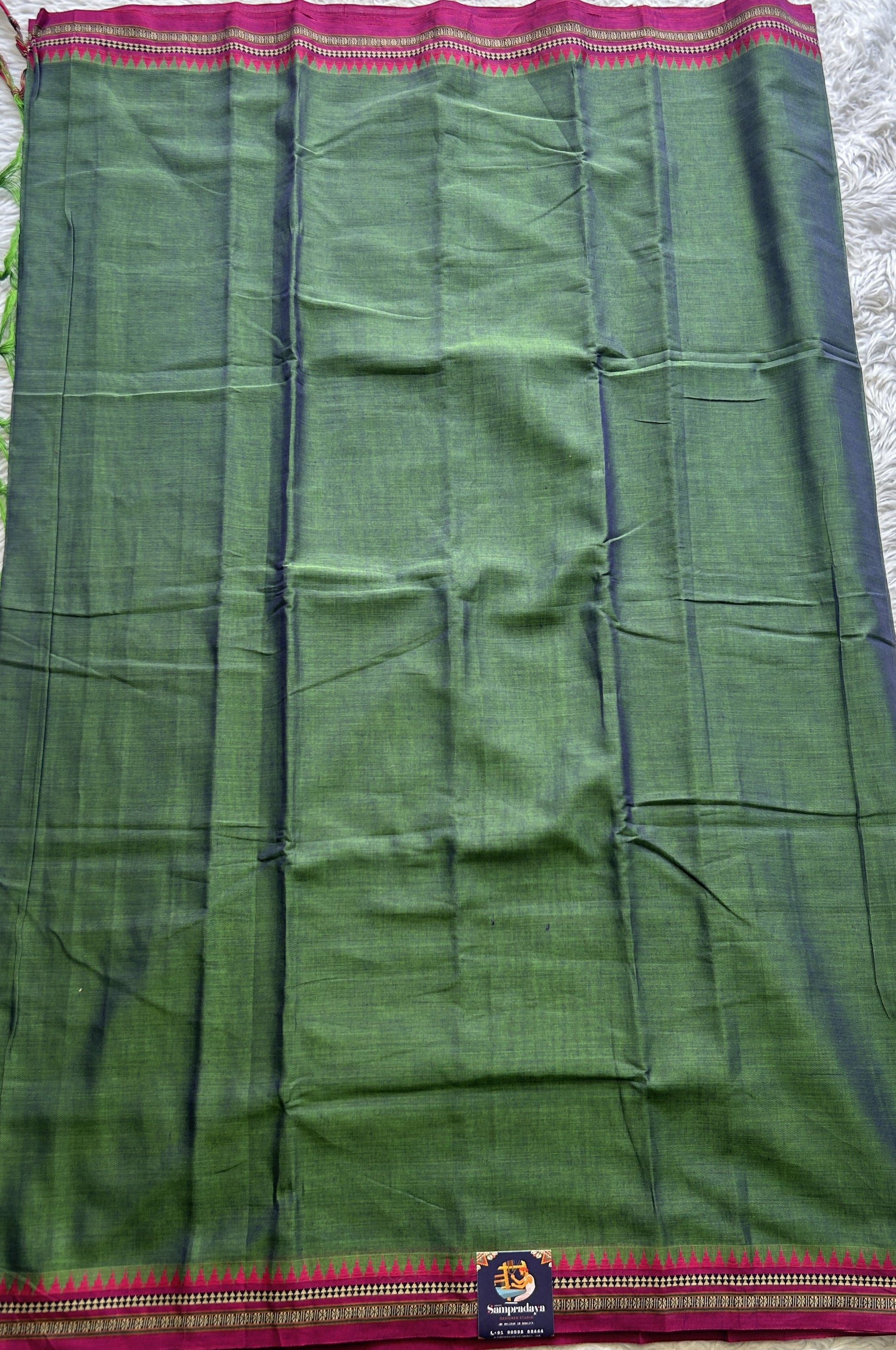 Narayanpet Cotton Saree Leaf Green Colored Complemented with a Thread Border. - Sampradaya Designer Studio
