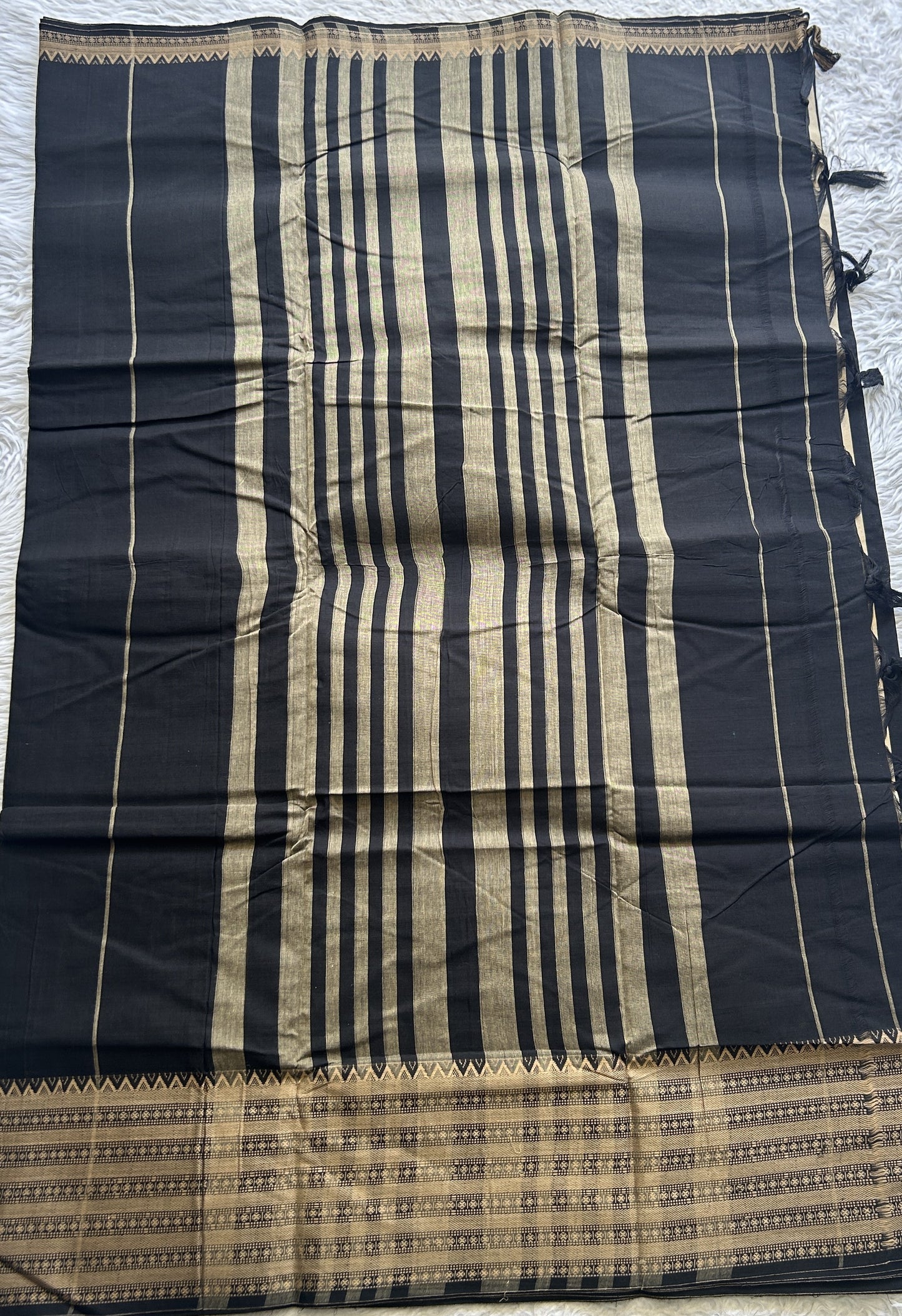 Narayanpet Cotton Saree Black Colored Complemented with a Gap Border. - Sampradaya Designer Studio