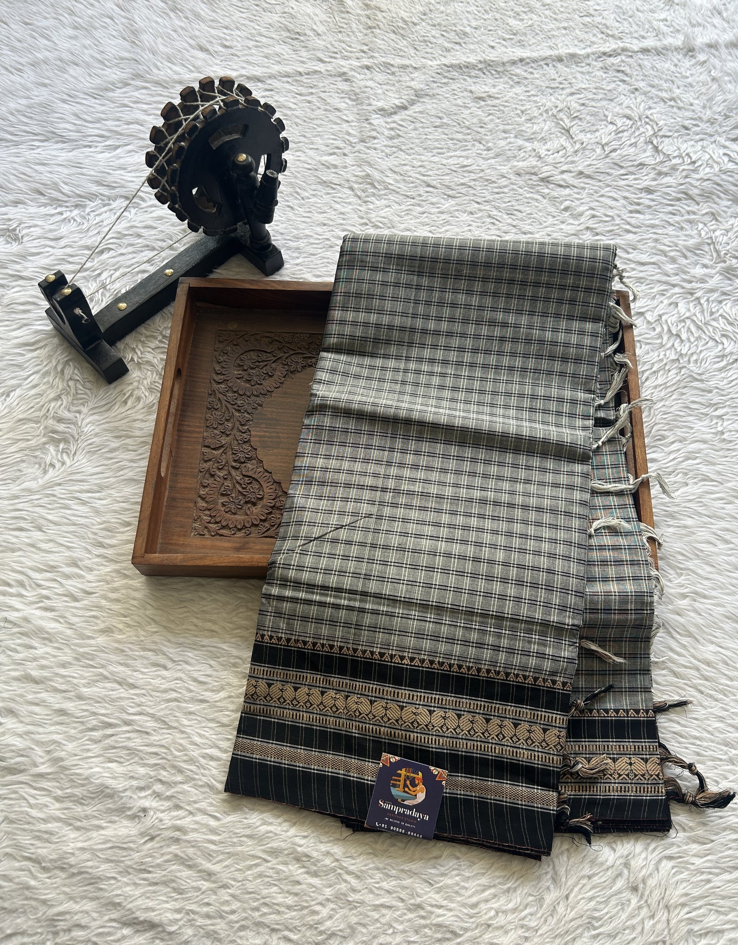 Narayanpet Cotton Checks Saree Gray Colored Complemented with a Black Thread Border. - Sampradaya Designer Studio
