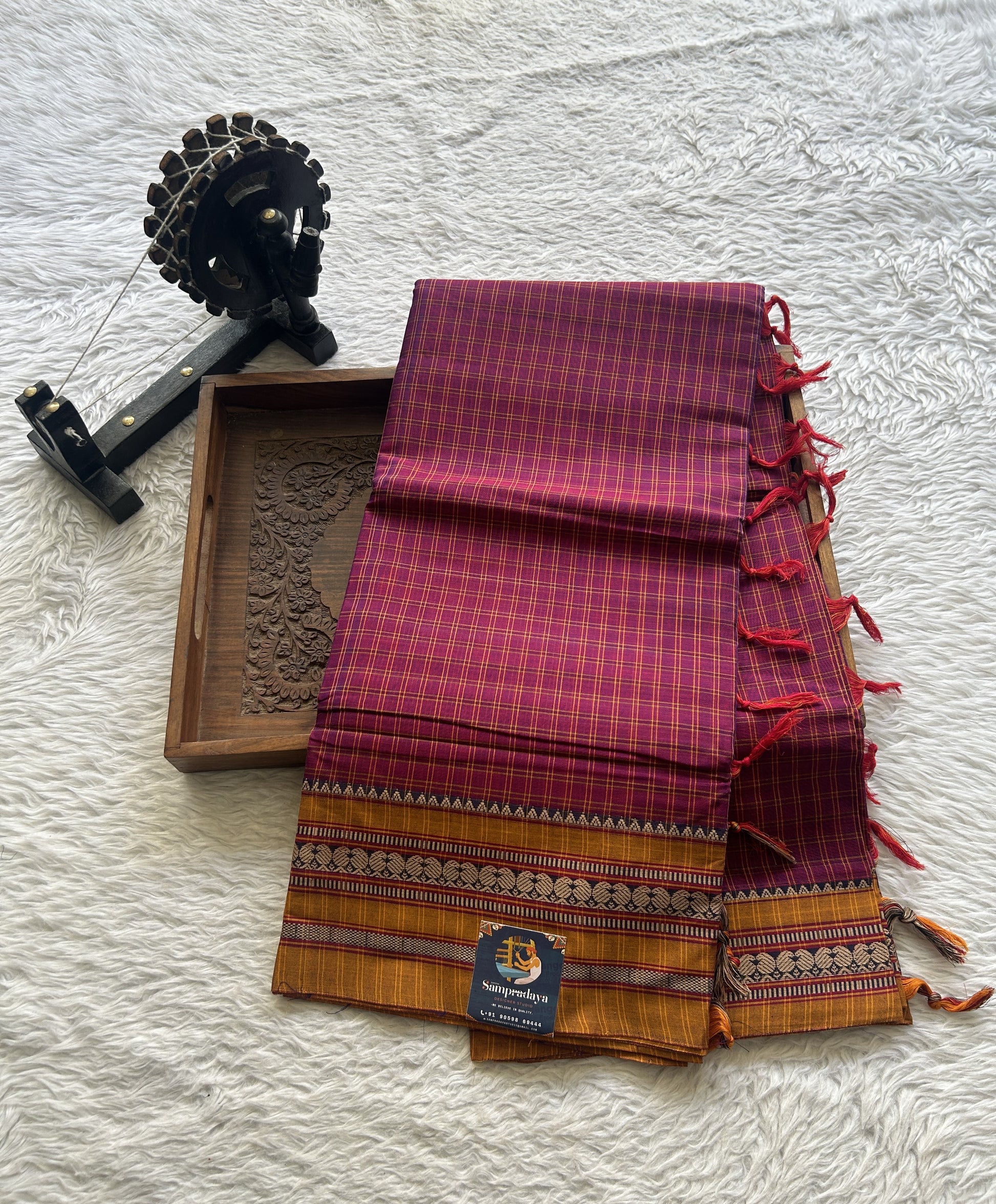 Narayanpet Cotton Checks Saree Magenta Pink Colored Complemented with a Thread Border. - Sampradaya Designer Studio