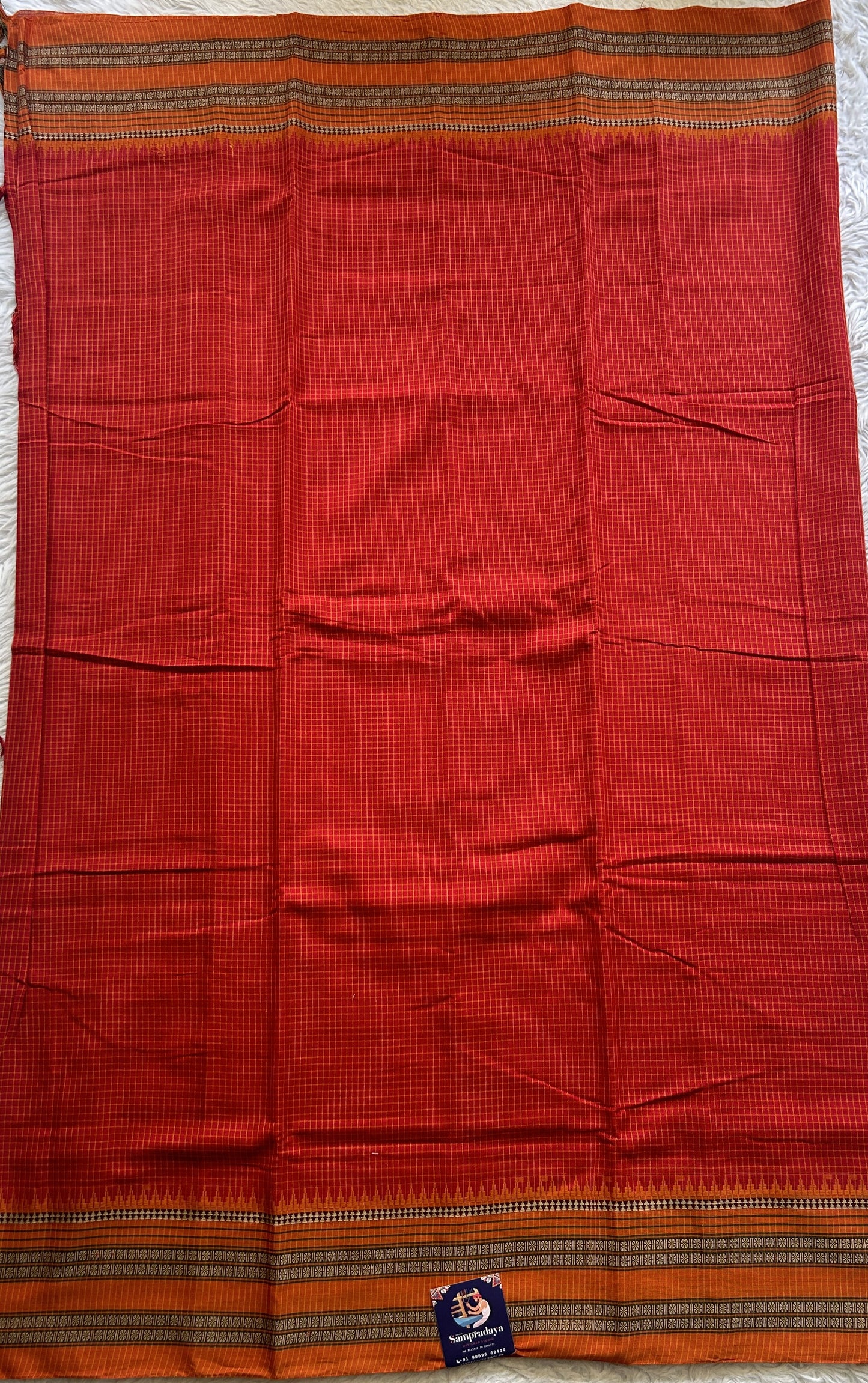 Narayanpet Cotton Checks Saree Red Colored Complemented with a Thread Border. - Sampradaya Designer Studio