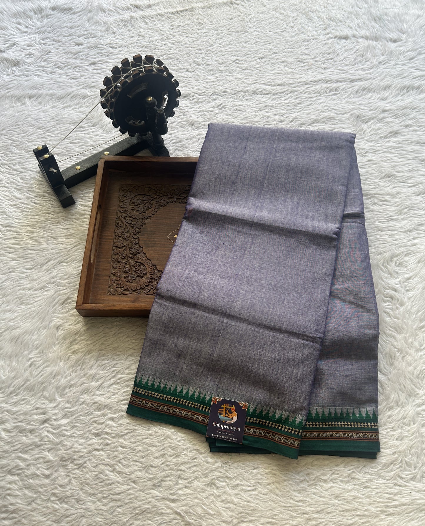 Narayanpet Cotton Saree Dark Lilac Colored Complemented with a Green Thread Border. - Sampradaya Designer Studio