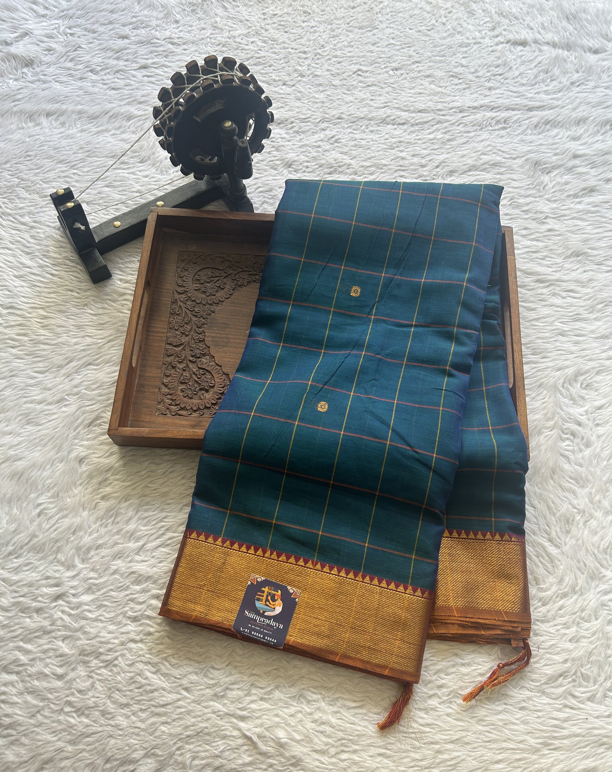 Narayanpet Cotton Checks Saree Peacock Blue Colored Complemented with a Zari Border. - Sampradaya Designer Studio
