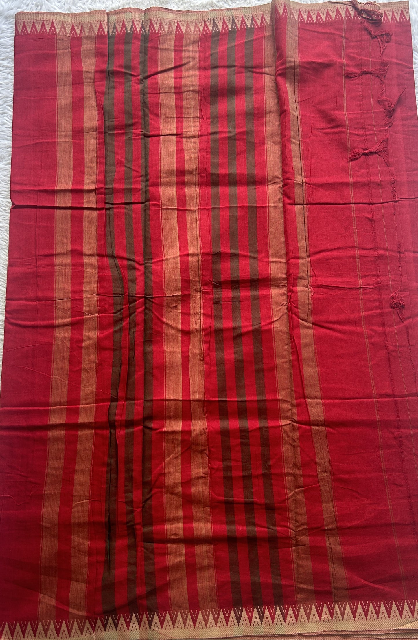 Narayanpet Cotton Saree Red Colored Complemented with a Cream Thread Border. - Sampradaya Designer Studio