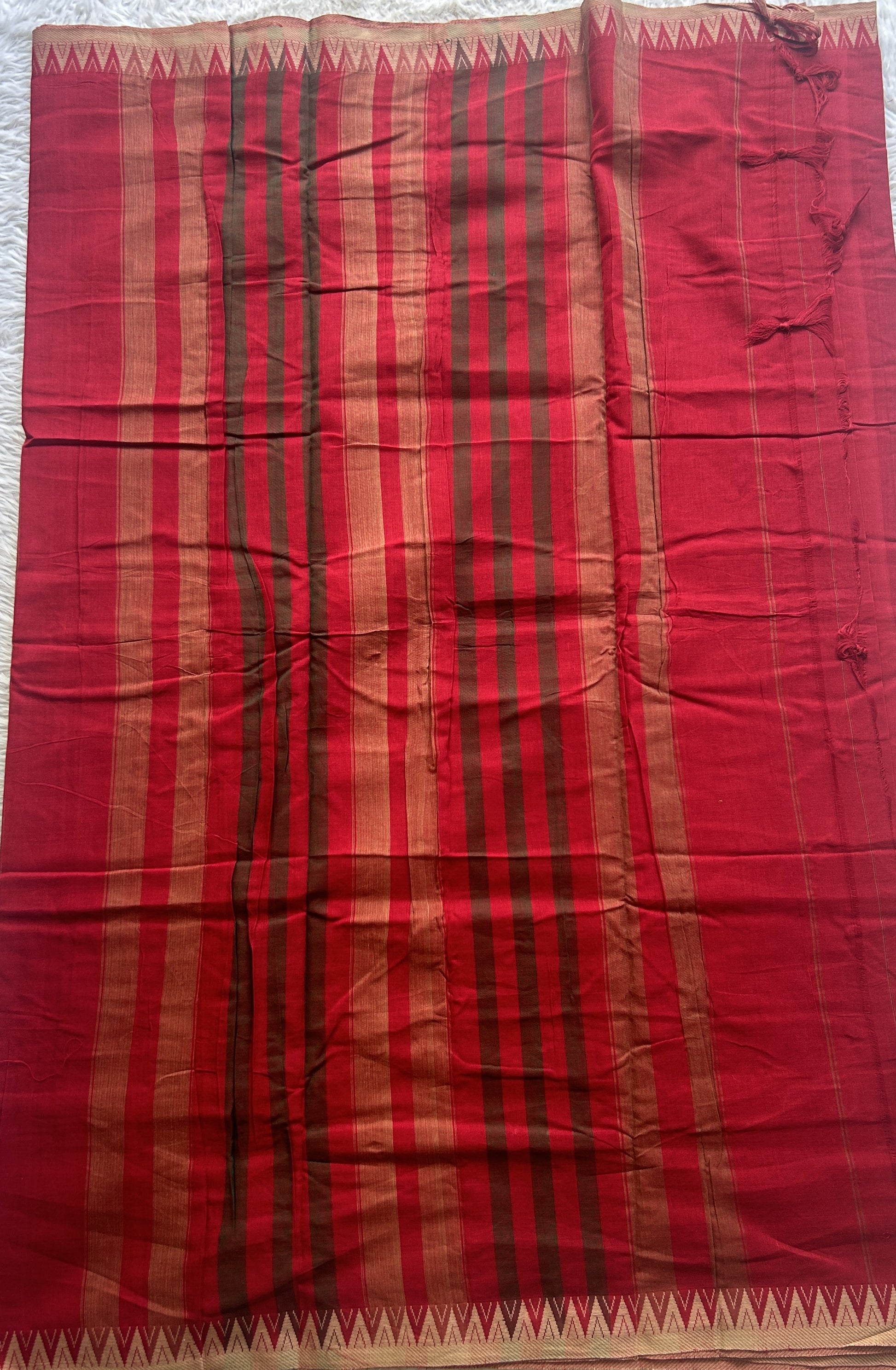 Narayanpet Cotton Saree Red Colored Complemented with a Cream Thread Border. - Sampradaya Designer Studio