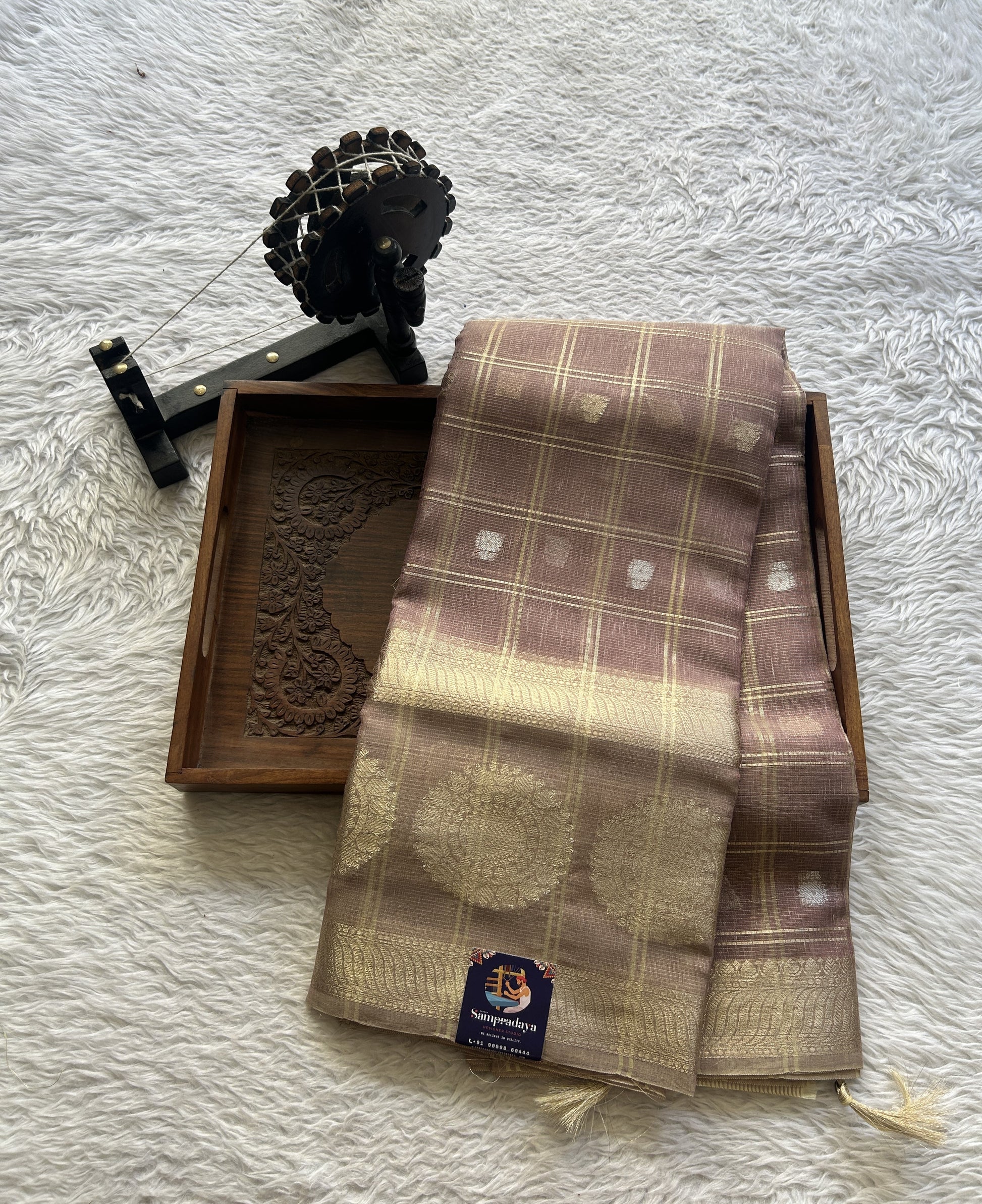 Tissue Silk kota Saree Light Onion Pink colored Complemented with a Buti Border. - Sampradaya Designer Studio