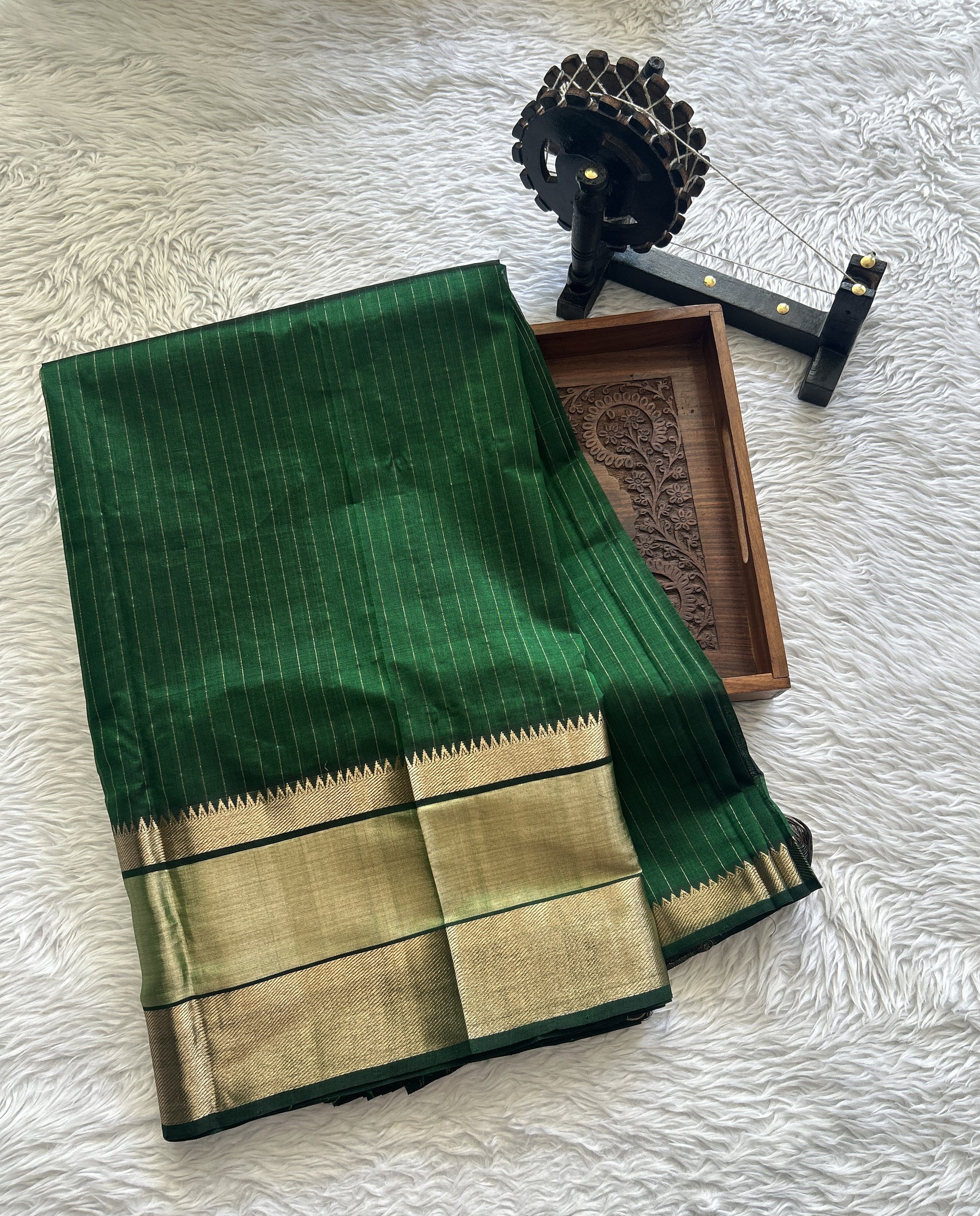 Mangalagiri Plain Pattu Saree Green colored complemented with a mangalagiri Border - Sampradaya Designer Studio