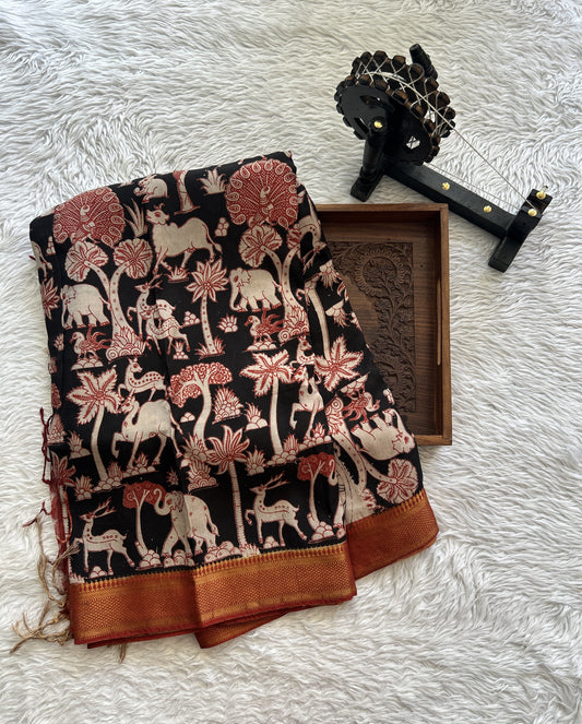 Mangalagiri Pen Kalamkari Saree Black colored complemented with a Zari border - Sampradaya Designer Studio