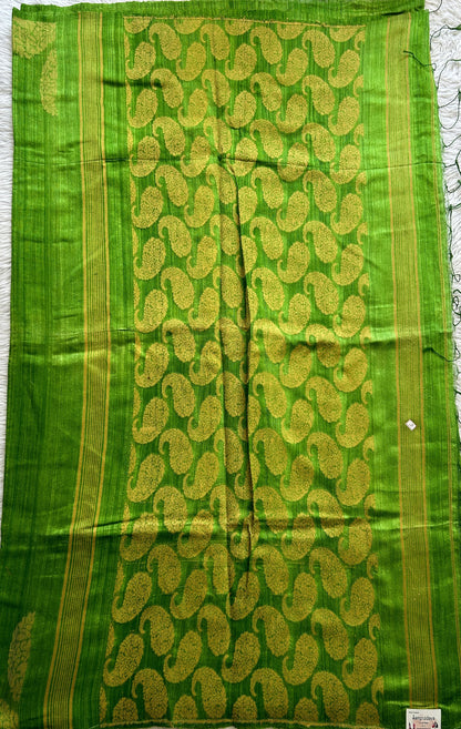 Pure Matka and Muslin Saree Parrot Green Colored Complemented with a Borderless. - Sampradaya Designer Studio
