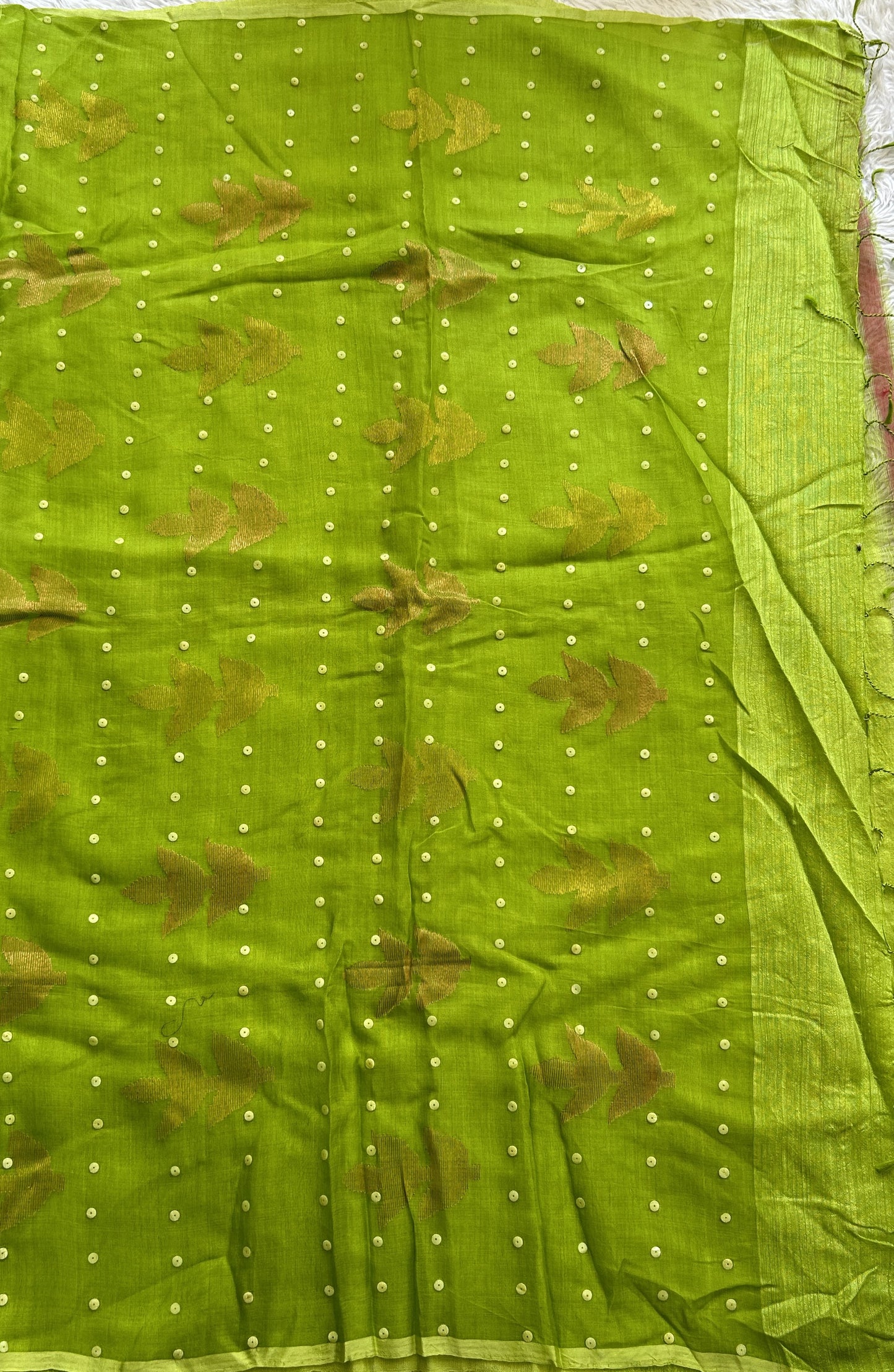 Pure Matka and Muslin Saree Green Colored Complemented with a Borderless. - Sampradaya Designer Studio