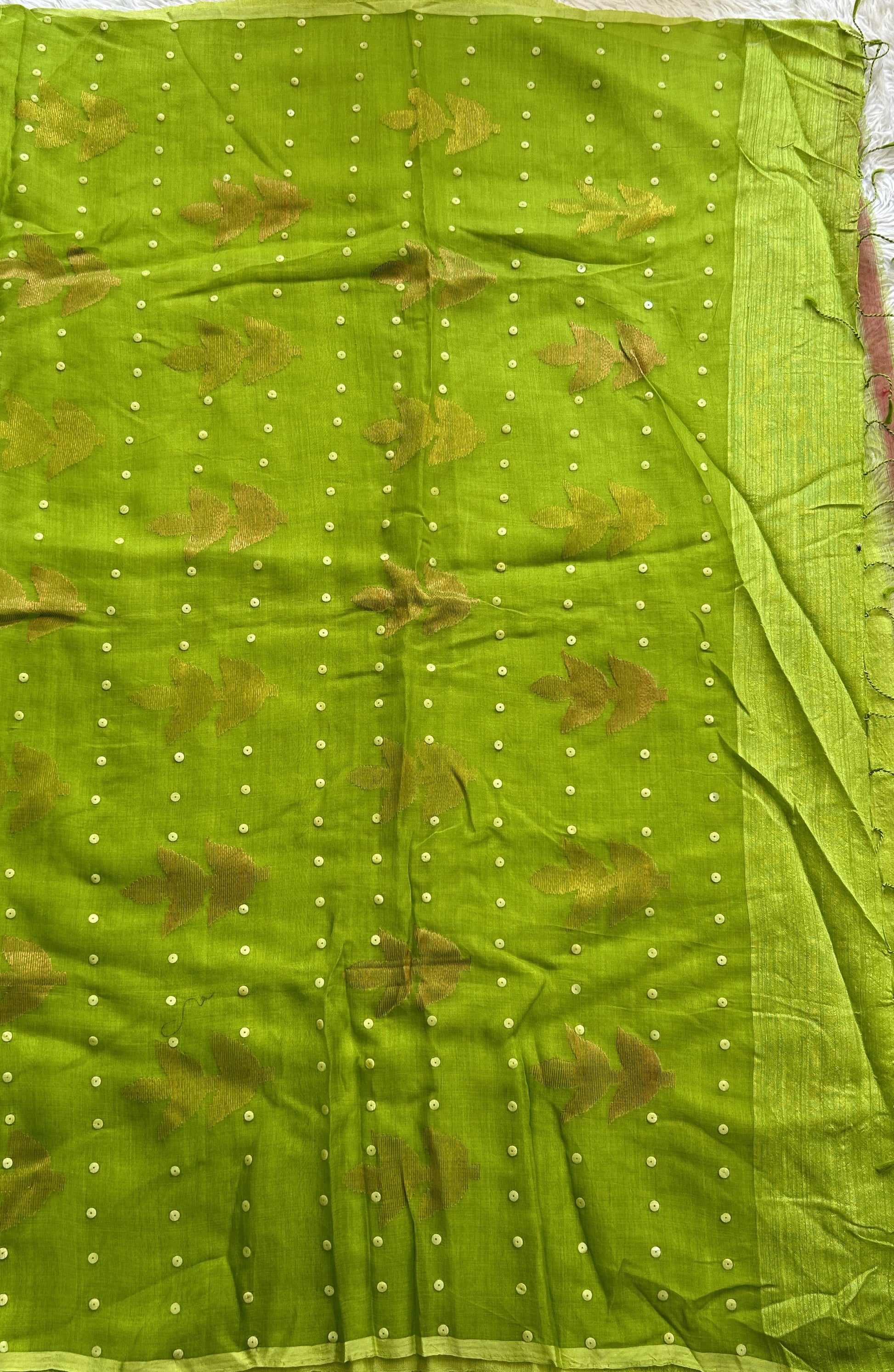 Pure Matka and Muslin Saree Green Colored Complemented with a Borderless. - Sampradaya Designer Studio