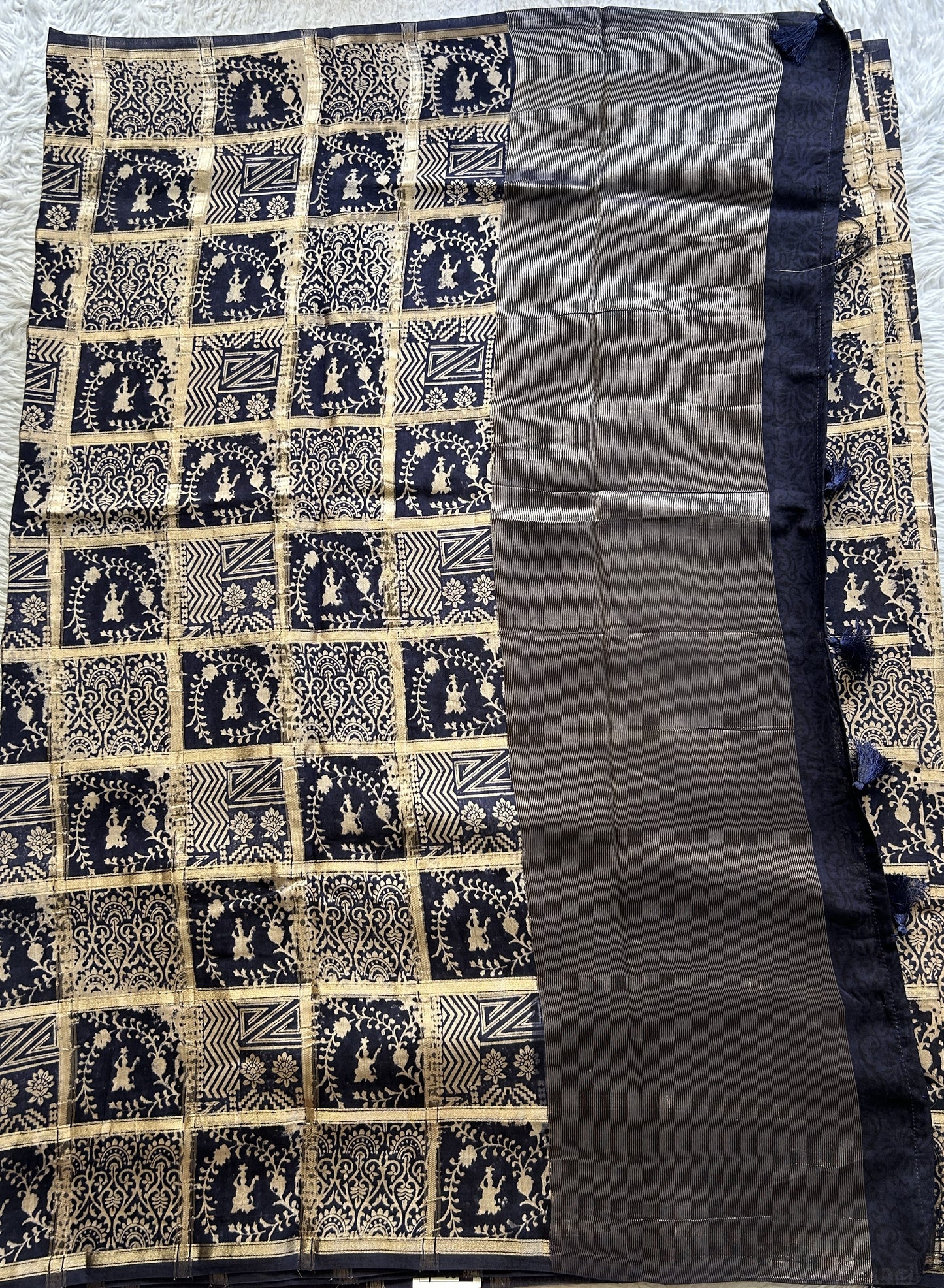 Dola Crepe Saree Navy Blue Colored Complemented with a Borderless. - Sampradaya Designer Studio