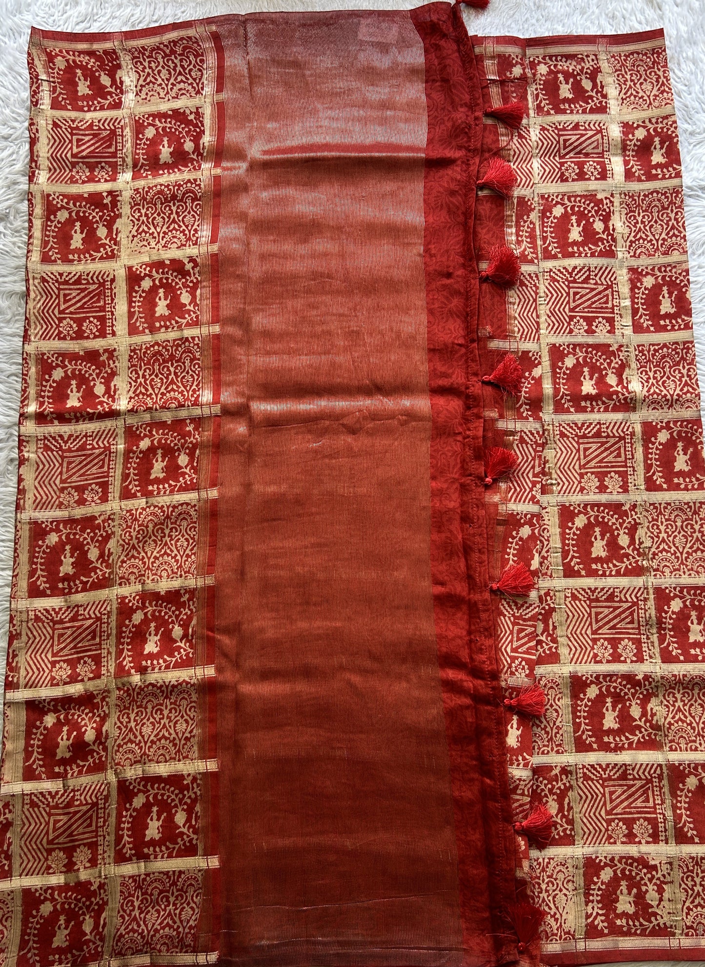 Dola Crepe Saree Red Colored Complemented with a Borderless. - Sampradaya Designer Studio