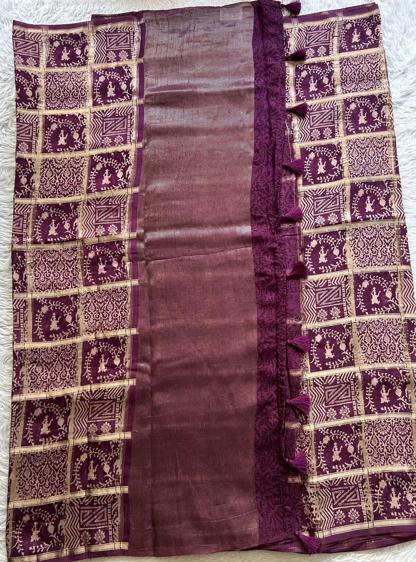 Dola Crepe Saree Purple Colored Complemented with a Borderless. - Sampradaya Designer Studio