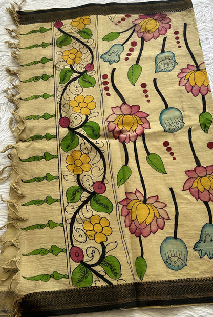 Pen Kalamkari Cream Colored Dupatta With a Zari Border. - Sampradaya Designer Studio
