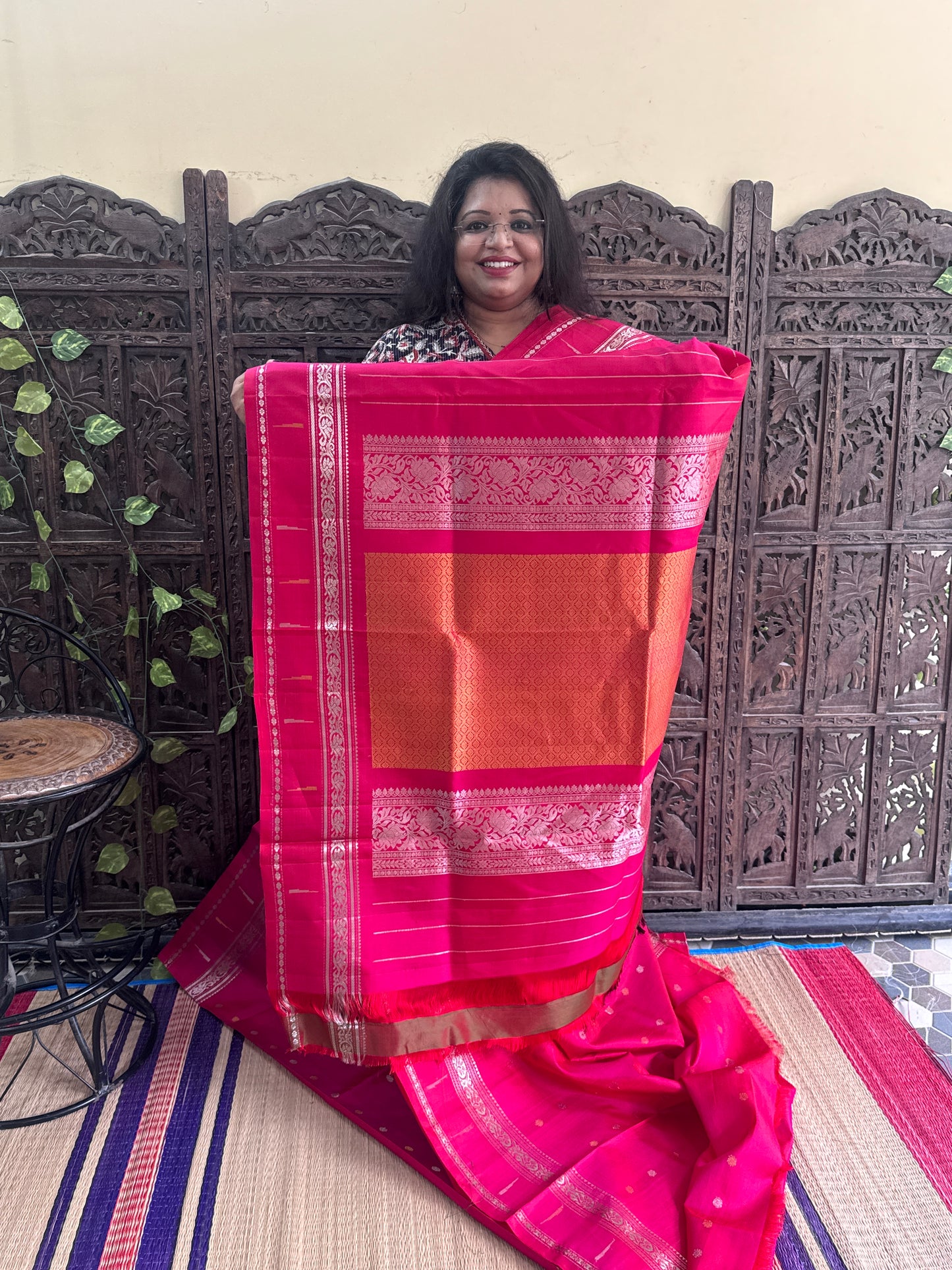 Pink Gadwal Silk Saree with Gold Zari Border — Pure Handloom | Silk Mark Certified