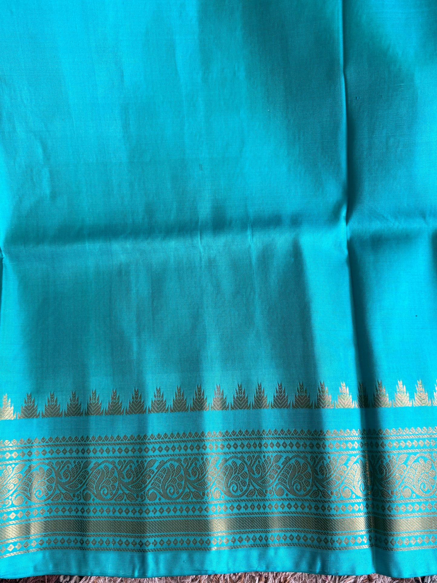 Green Gadwal Silk Saree with Gold Zari Border — Pure Handloom | Silk Mark Certified
