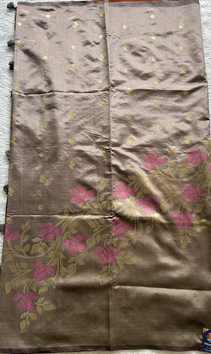 Semi Raw Silk Saree Gray Colored Complemented with a Borderless. - Sampradaya Designer Studio