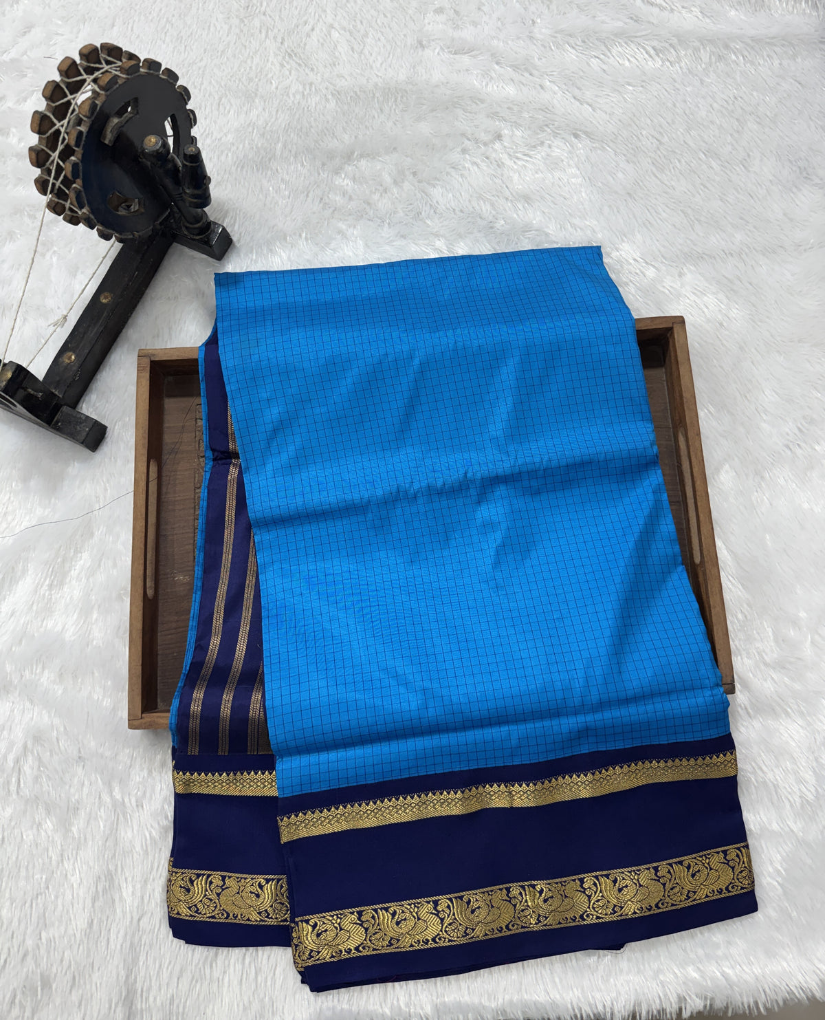 Narayanpet Silk Saree Blue Colored Complemented with a Ink Blue Zari Border.