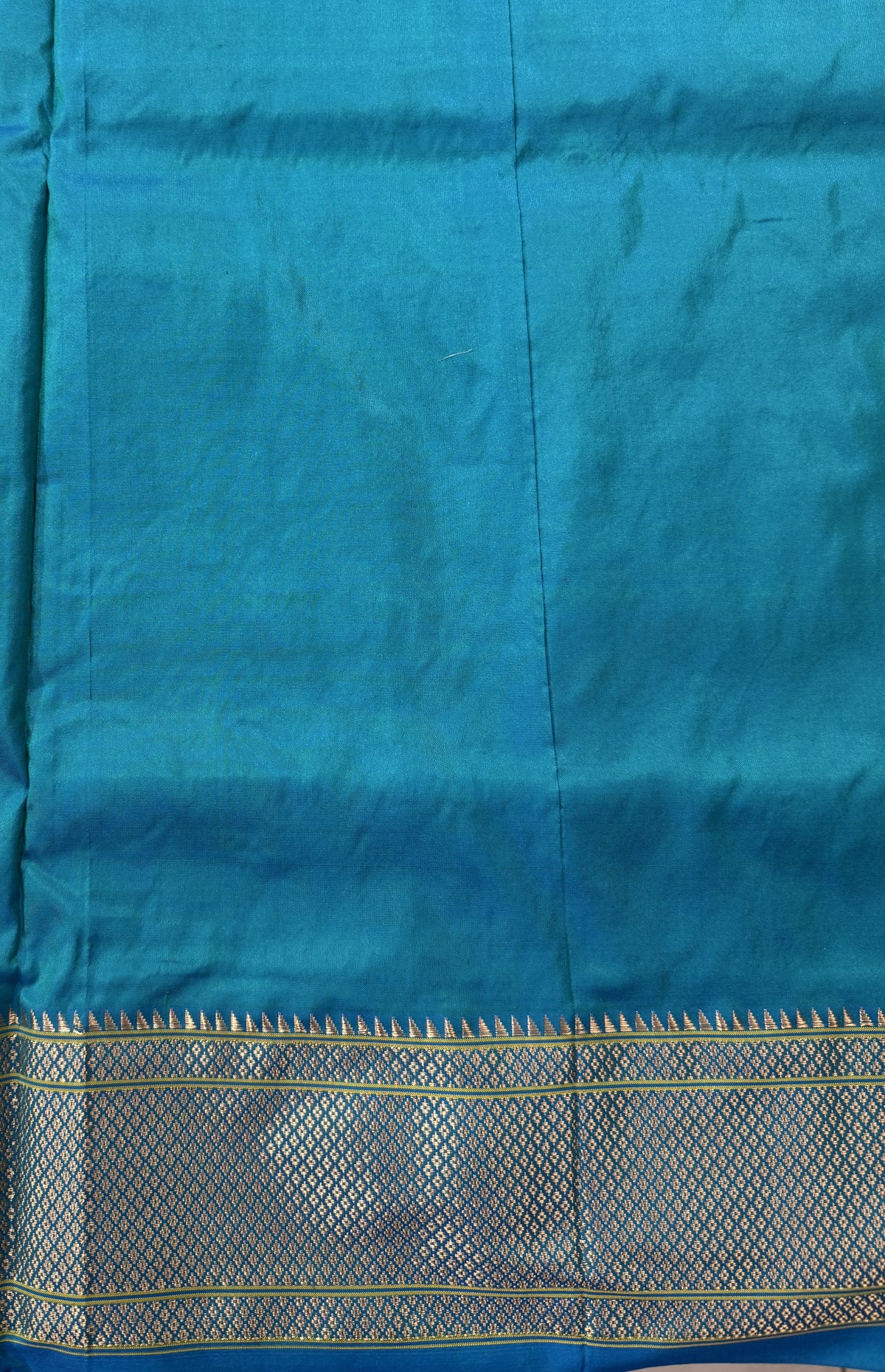 Narayanpet Silk Saree Peacock Green Colored Complemented with a Peacock Green Zari Border.