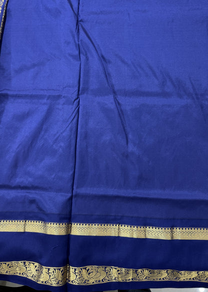 Narayanpet Silk Saree Blue Colored Complemented with a Ink Blue Zari Border.