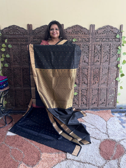 Pure Kanjivaram Silk Saree |Black With Gold Zari Border | Handloom | Silk Mark Certified