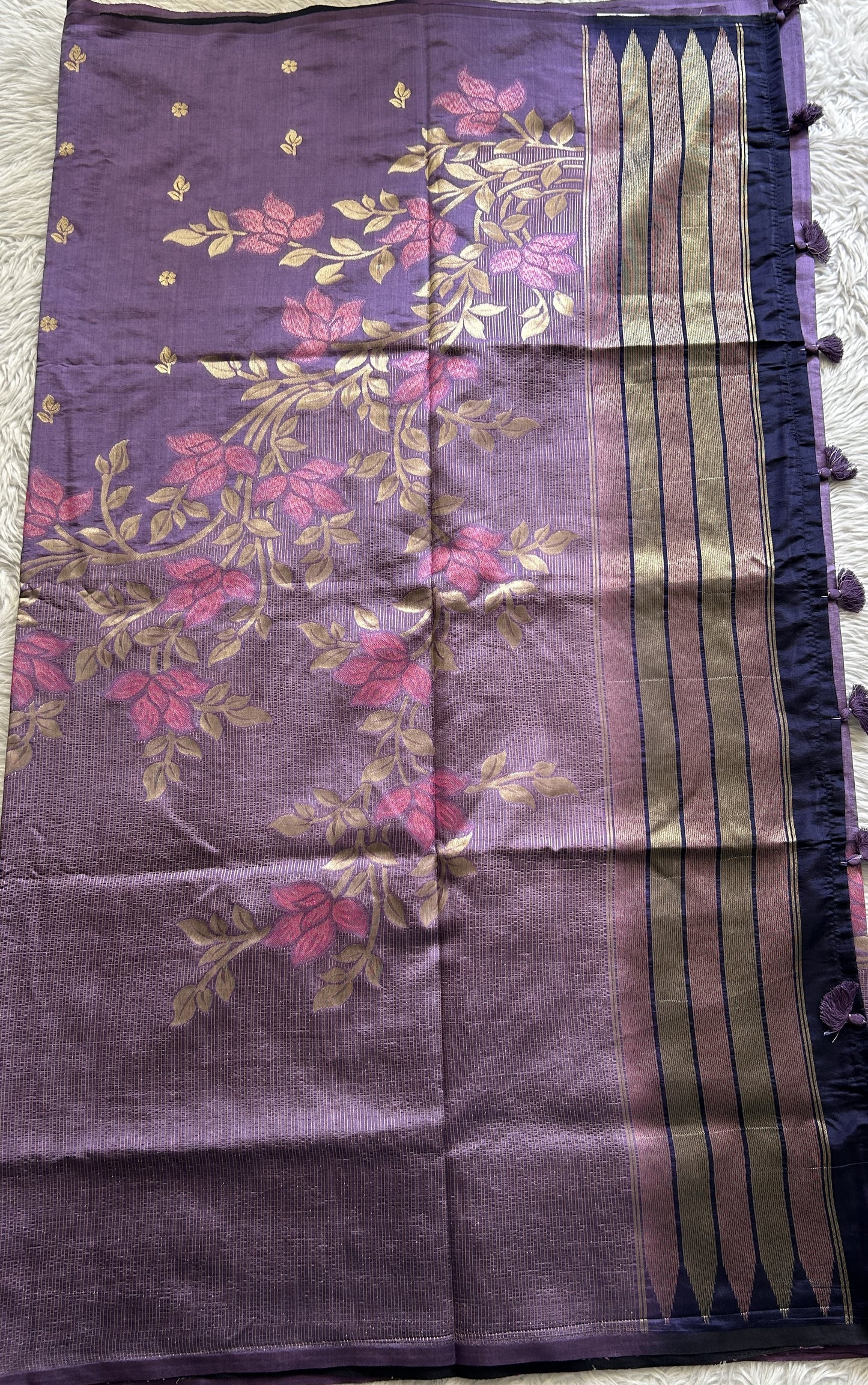Semi Raw Silk Saree Lavender Colored Complemented with a Borderless. - Sampradaya Designer Studio
