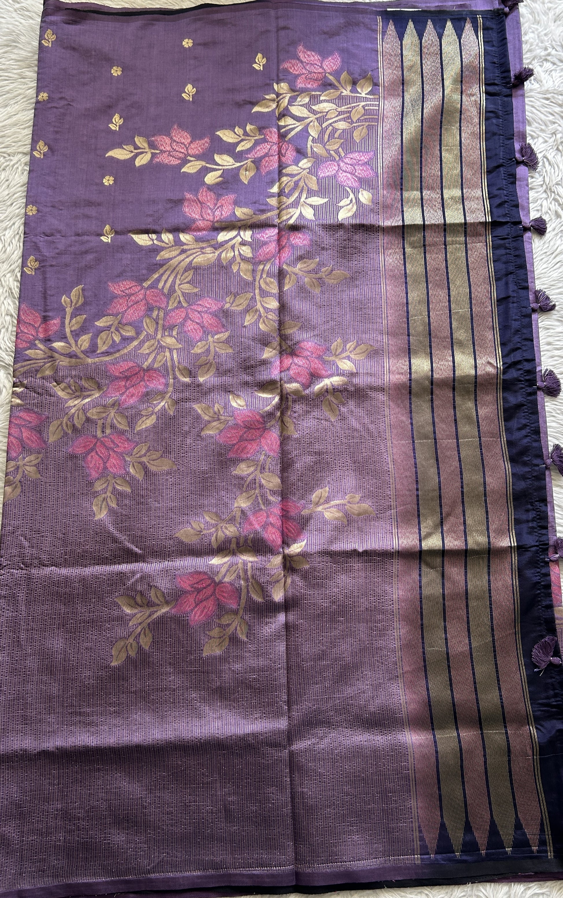 Semi Raw Silk Saree Lavender Colored Complemented with a Borderless. - Sampradaya Designer Studio