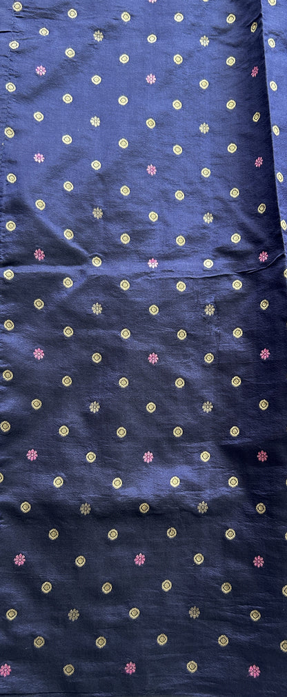 Semi Raw Silk Saree Lavender Colored Complemented with a Borderless. - Sampradaya Designer Studio