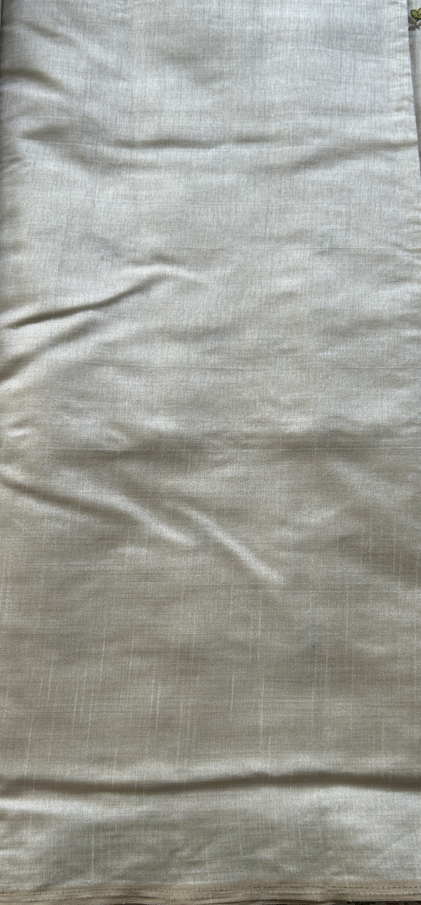 Semi Tussar Saree Off White Colored complemented with a Embroidered Scallop Border. - Sampradaya Designer Studio